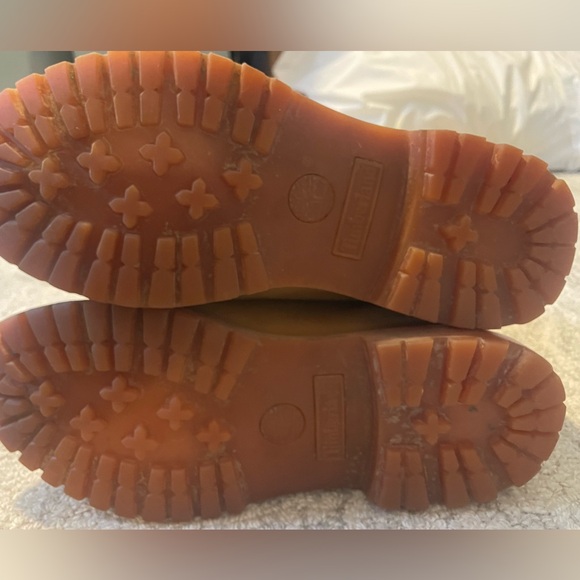 Timberland Tan and Black Winter Boots - Picture 5 of 8
